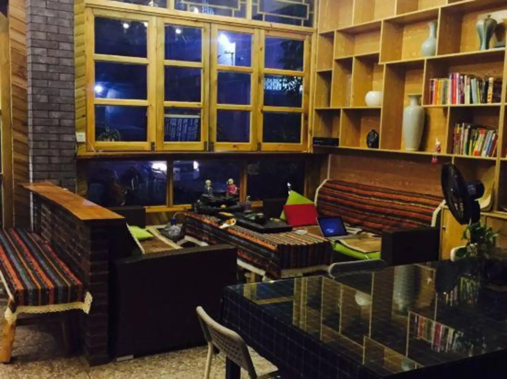Yangshuo Fenglin Evening Inn (Bus Terminal Opera House Store)