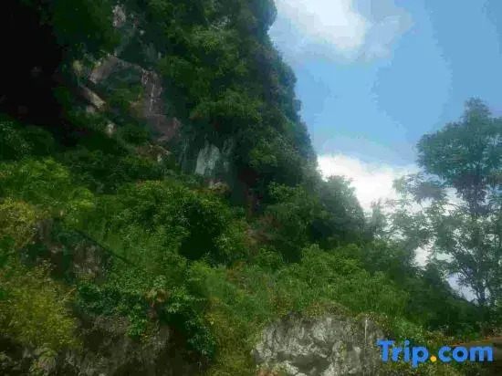 Yangshuo Banshan Courtyard (Yulong River Rafting Pier)