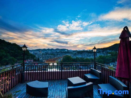 Valley Flowers Memory Phoenix Ancient City(Free Coffee &tea，Self-service Laundry &Drying)