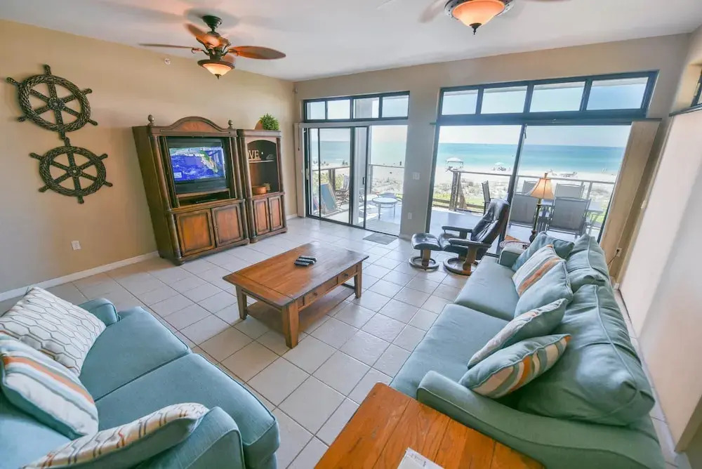 The Beach Front Apartment 3