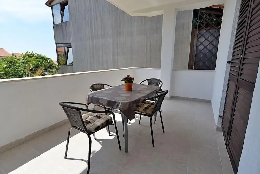 Apartment 640