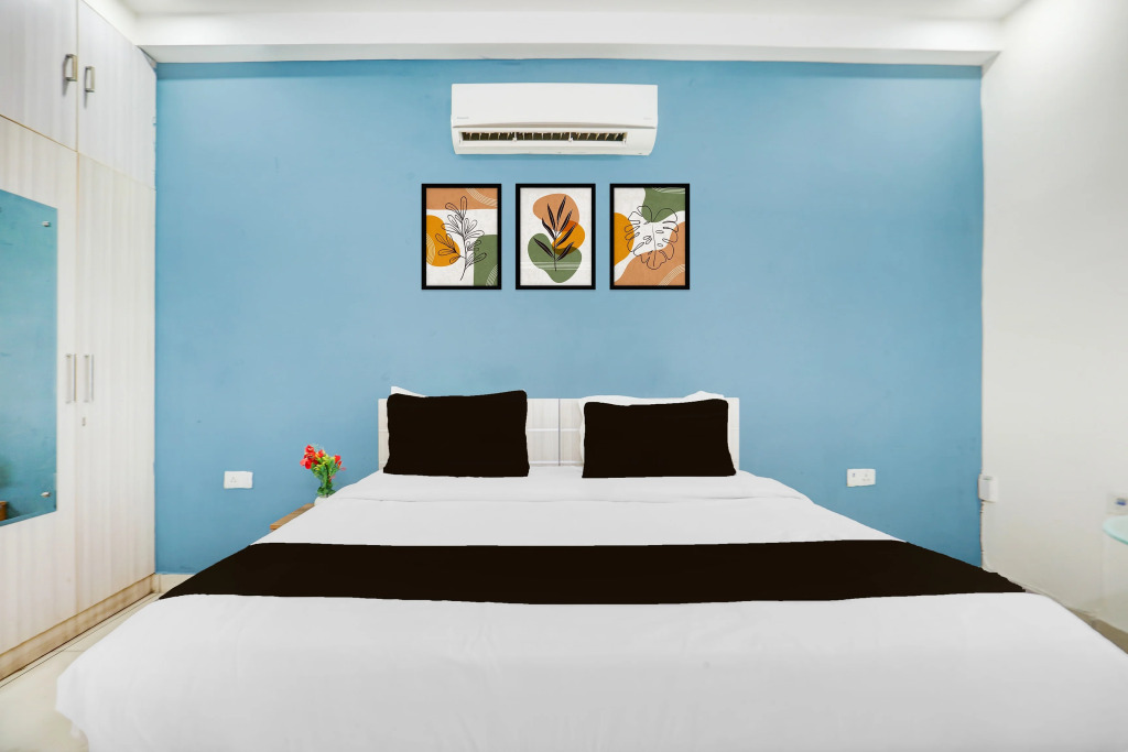 Super Townhouse Subhash Chowk Near Medanta Hospital Formerly L B Residency