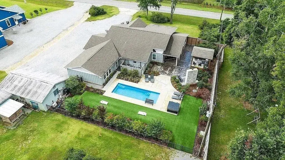 Resort Feel Home, Private Pool,spa,hammocks. Beach,owa,wharf-15min, 5 Bedrooms