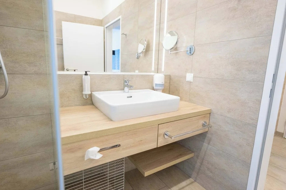 Comfort Studio With King-size Bed for 2 People 24-7 Check-in