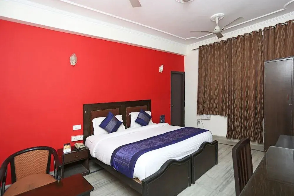 Royal Inn by OYO Rooms