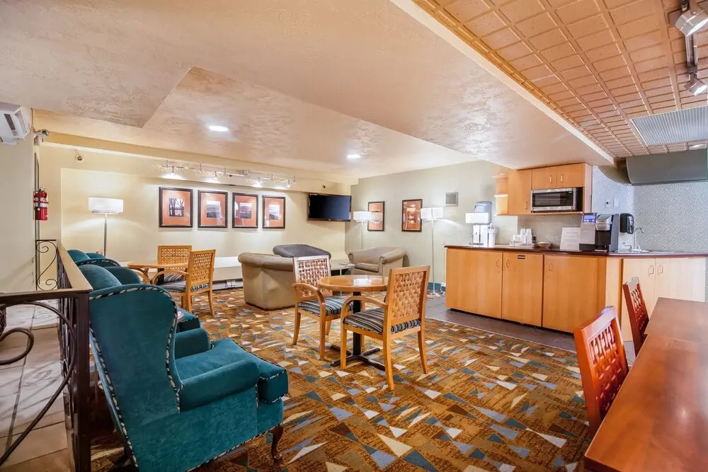 Howard Johnson Hotel by Wyndham Vancouver Downtown