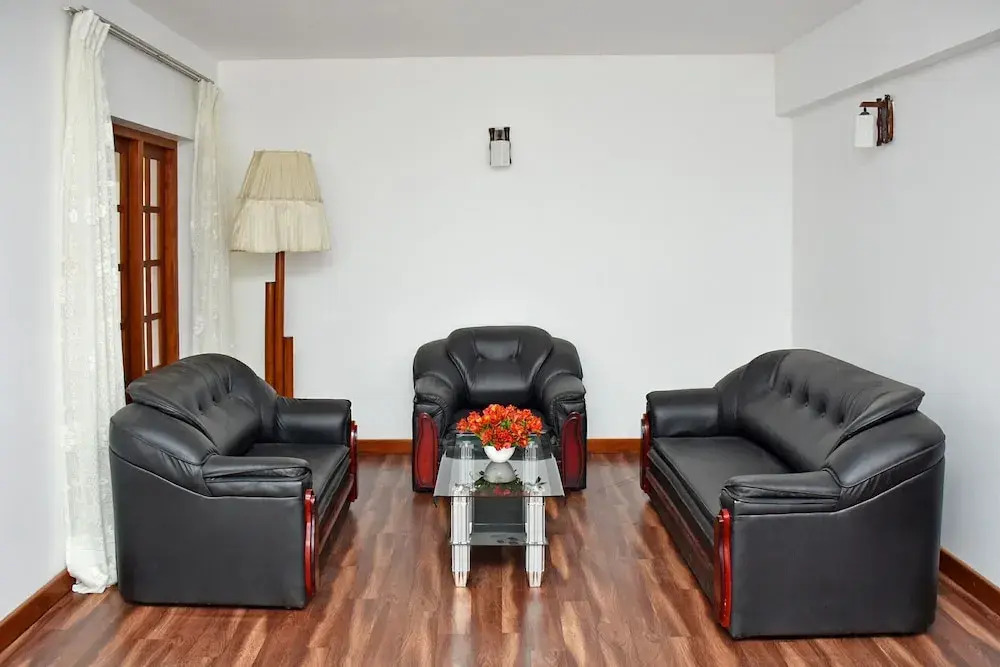 OYO 476 Bloomfield Villa
