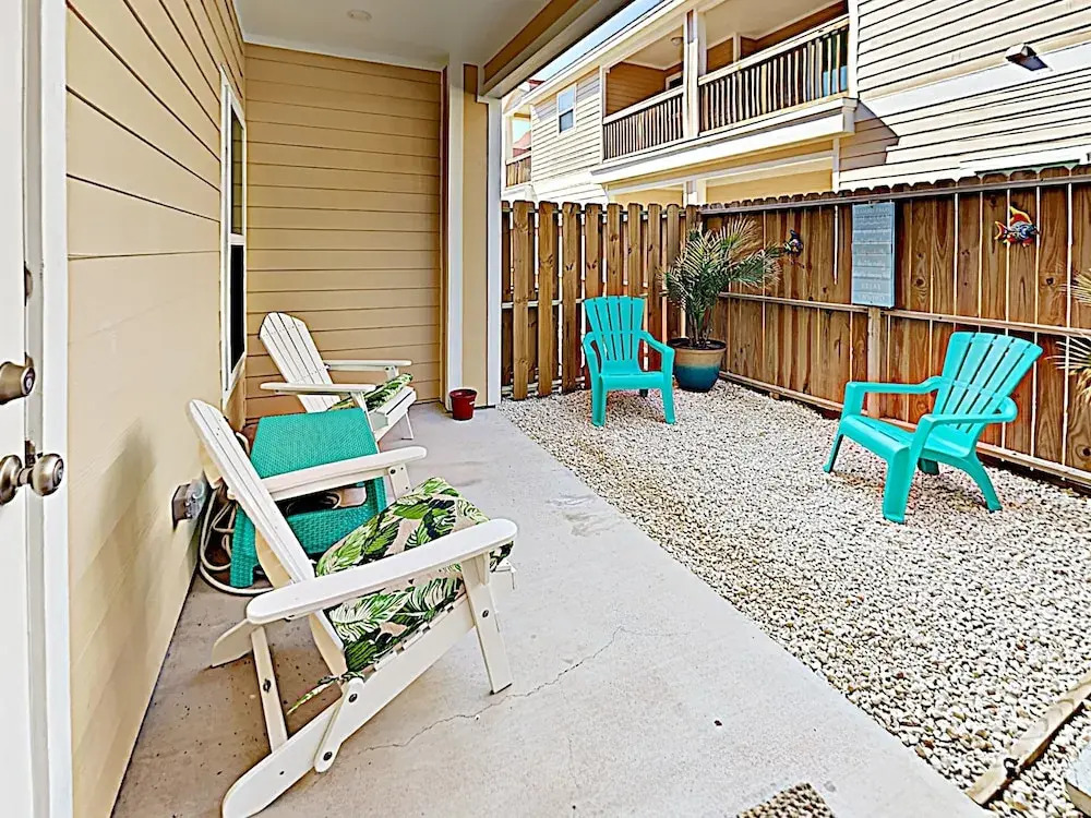 Sandy Retreat - 2 Br Condo