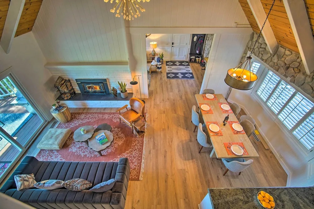 'ridgeline Retreat' w/ Mountain Lake Views!