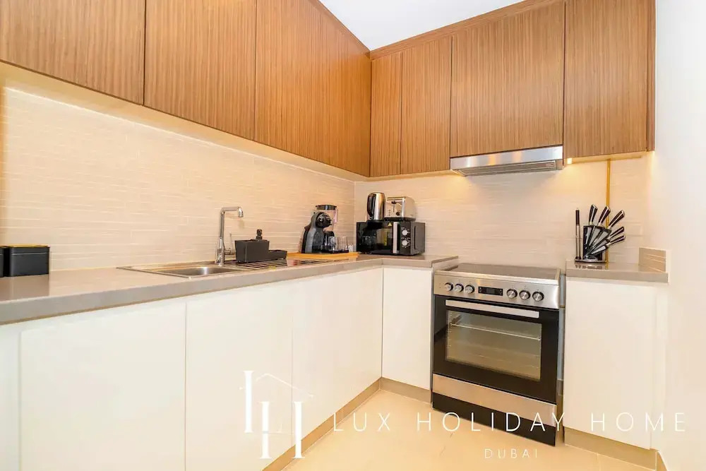 LUX 52 42 Deluxe Marina View Suite 2, Dubai