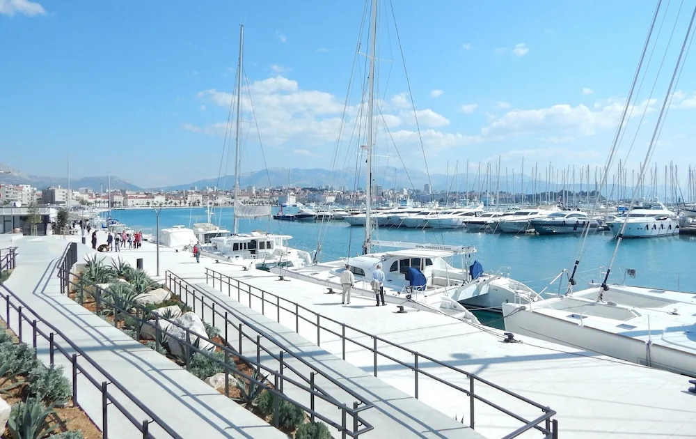 Apartment Fabula - W.balcony, 4 min Walk to Beach