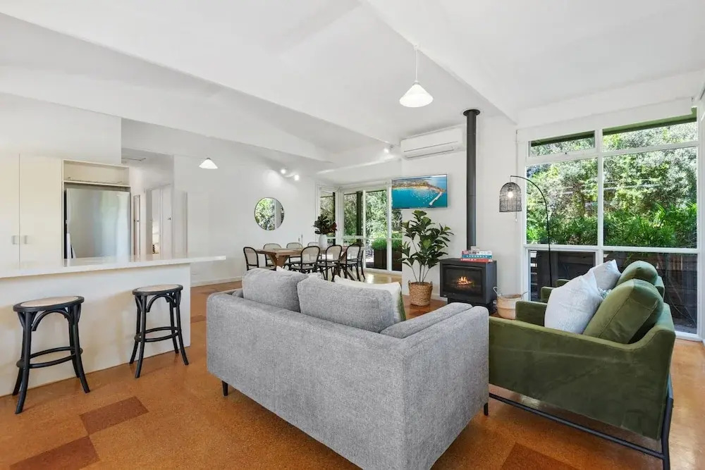 Modern 4-Bed Beach Retreat by Diamond Bay