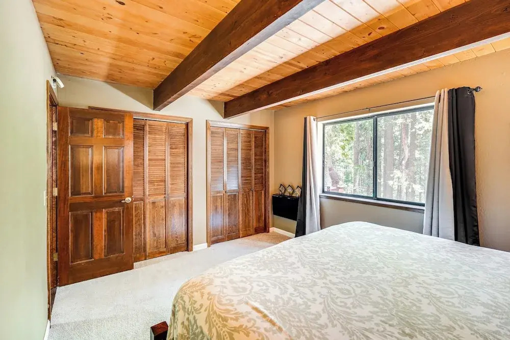 Big Trees Cabin: Pool Access, Sauna, Game Rm