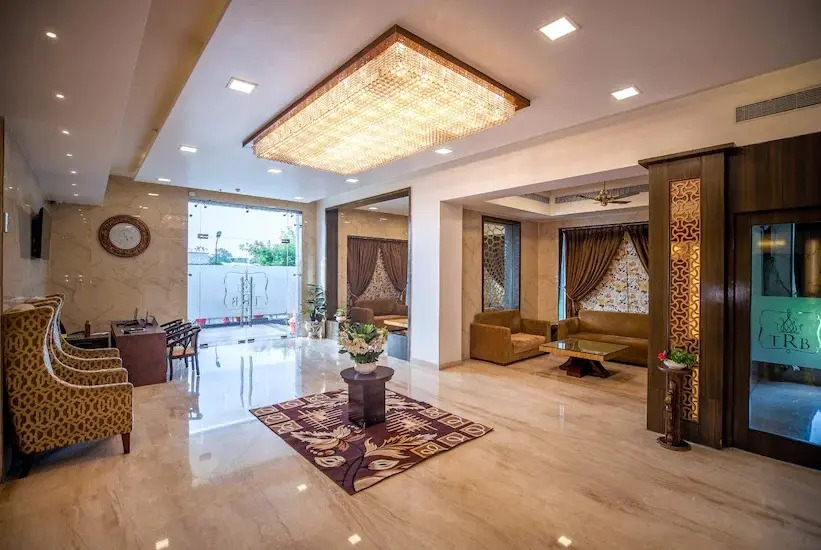 hotel the royal bharti