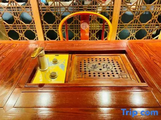 Tangland Hot Spring Hotel (Shanghai Changqing)