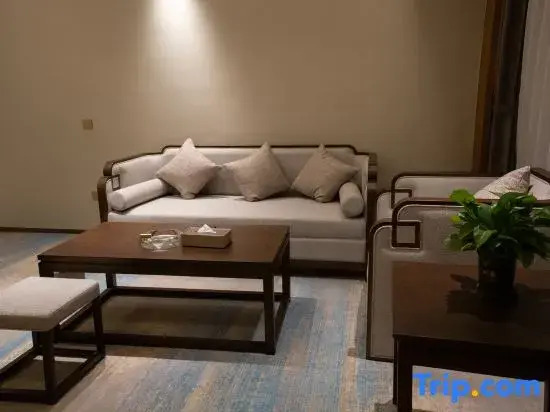Gongqing Yayue Hotel
