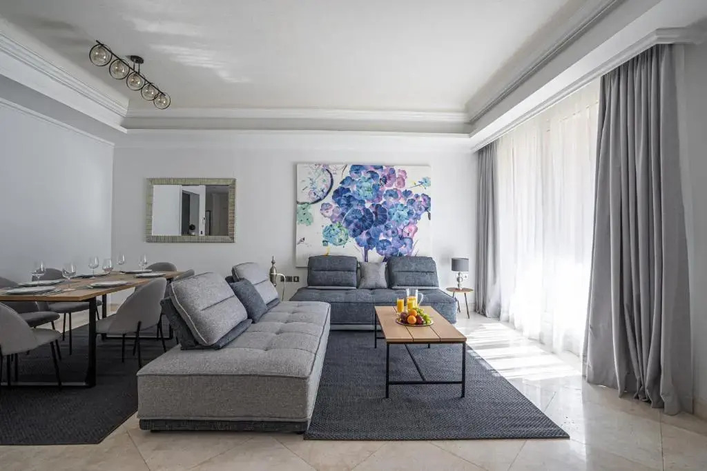 HiGuests - Luxurious 1BR in Palms with Private Beach Access