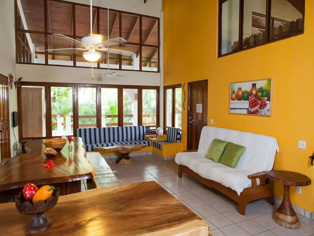 2 Bedroom Apartment Steps From The Beach