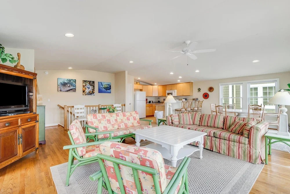 Rodney Avenue 8B