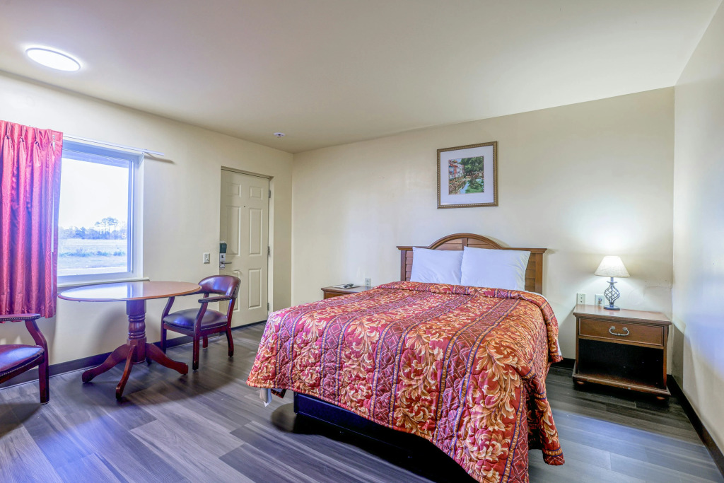 Whispering Pines by Hotel O White stone VA