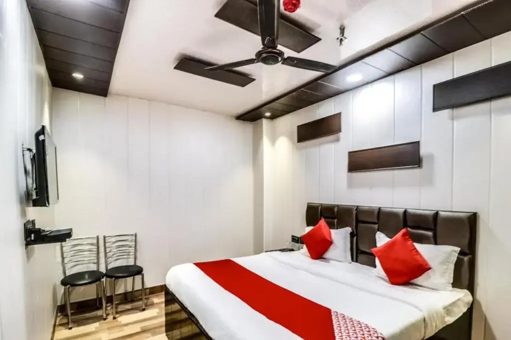 OYO 65601 JPS Galaxy Hotel