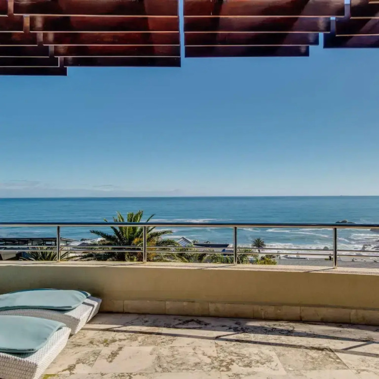 Multi-level Family Villa w Private Pool Views Lions Crest