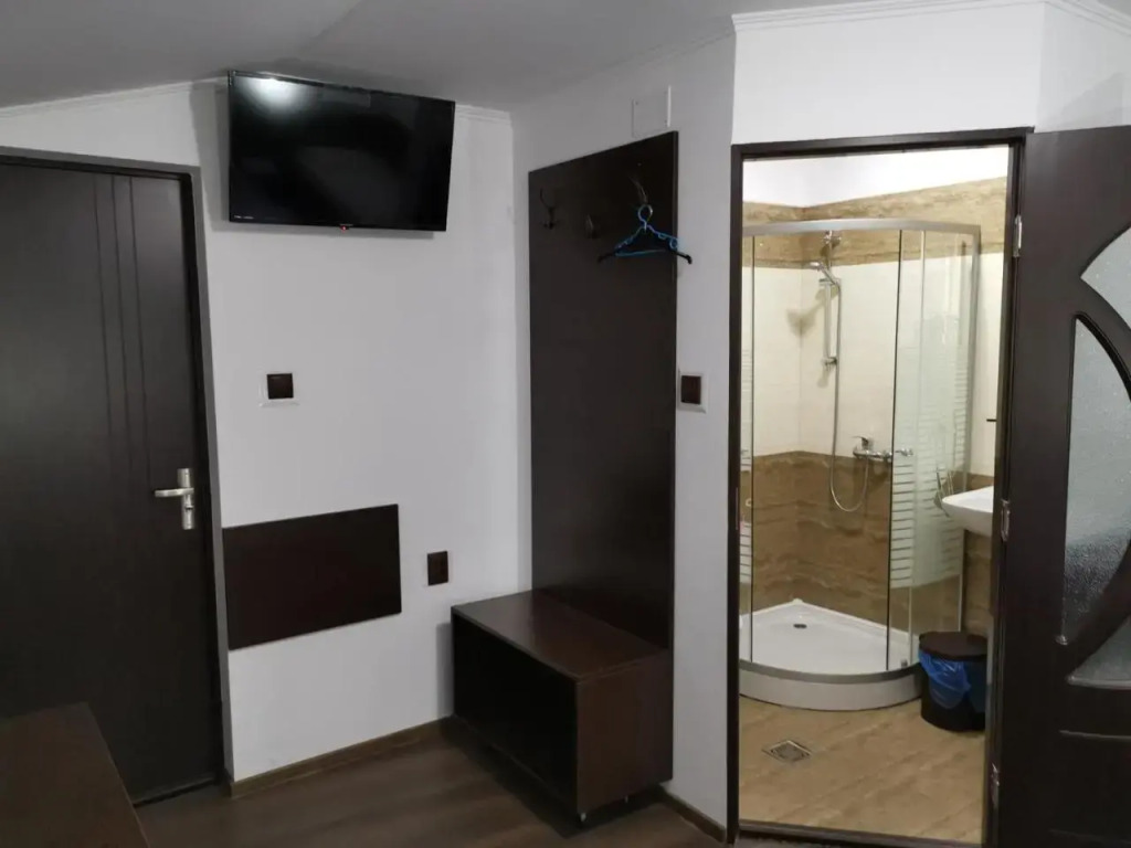 Joe Hostel