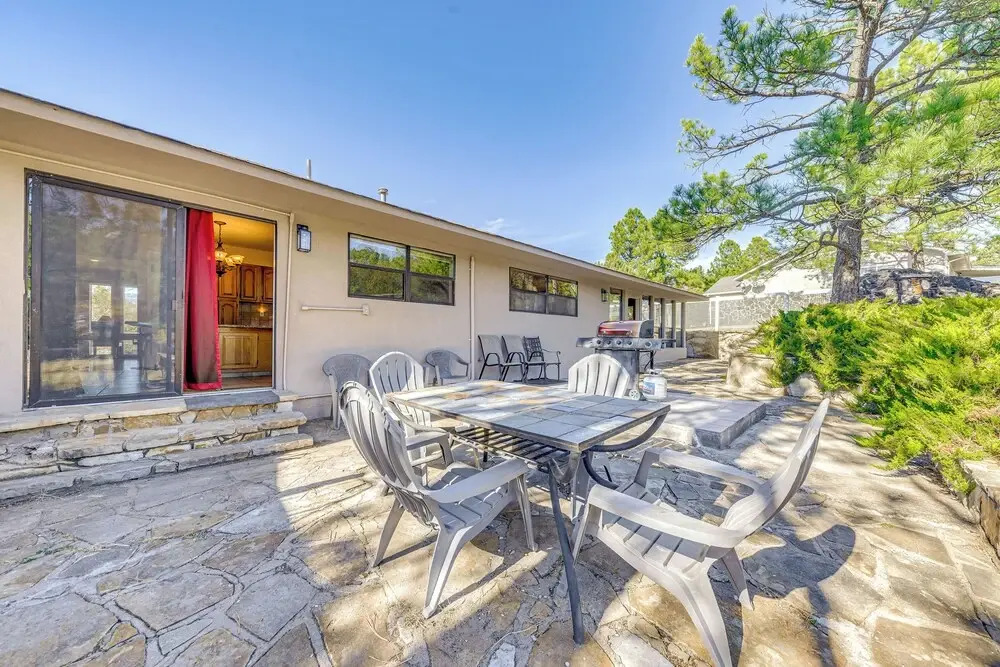 Spacious Ruidoso Home w/ Patio & Mountain Views!
