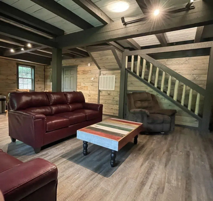 Bigfoots Hideaway 1 Bedroom Cabin by RedAwning