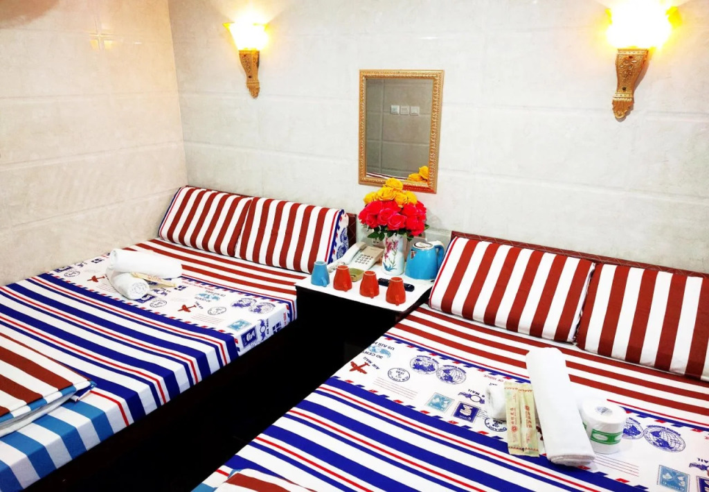 First Inn 24 HOUR RECEPTION 10TH F, Block D & E CHUNGKING MANSION TST