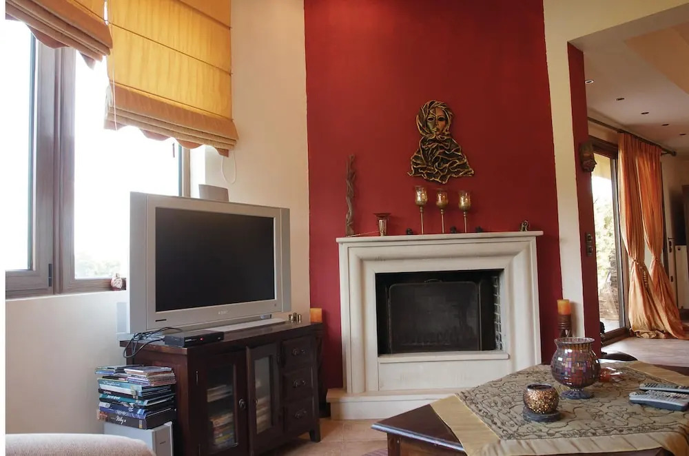 Beautiful Home in Finikia With Wifi and 3 Bedrooms
