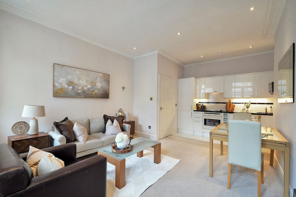 Hertford Flat 13