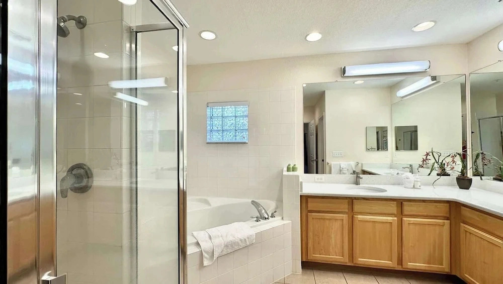 Comfy Cove Resort Stay for 8