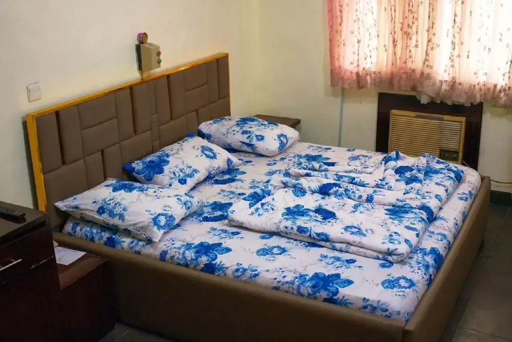 Biggie Hotel and Suites