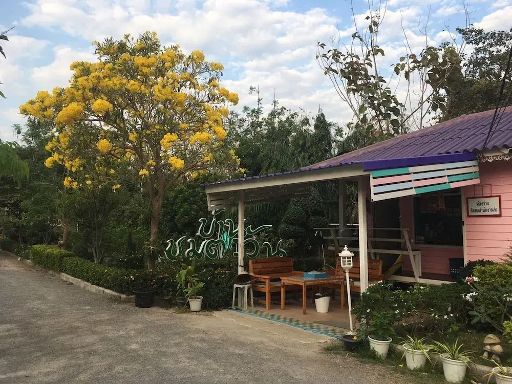 Chomtawan Home