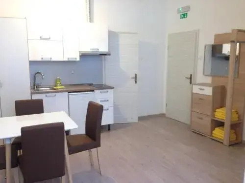 Apartments & Rooms Nardin