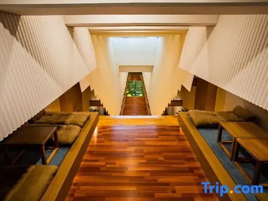 Hot Spring Holiday Hotel