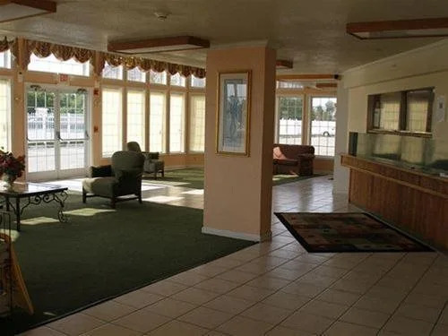 Hampton Bay Plaza & Suite