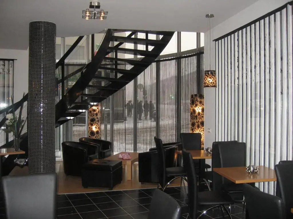 4th Floor Hotel
