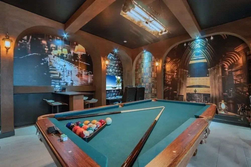2818storey 9 Bedroom Home