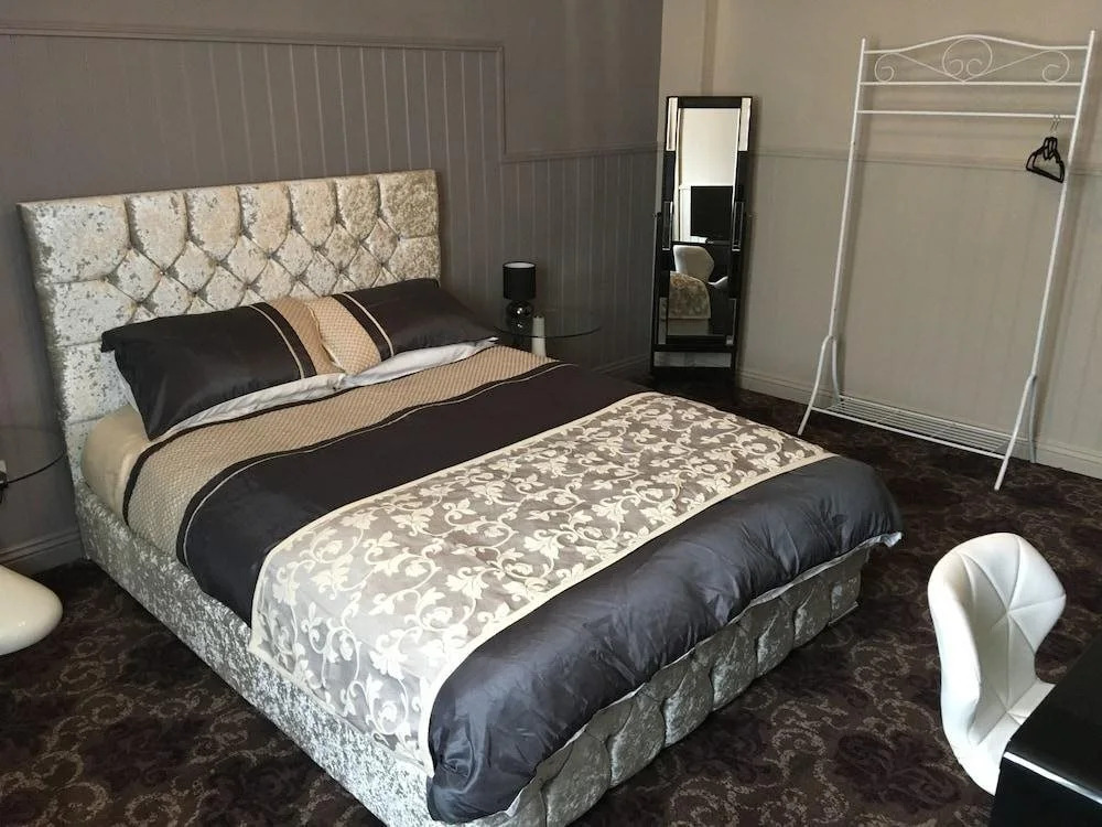 Horse Pond Inn