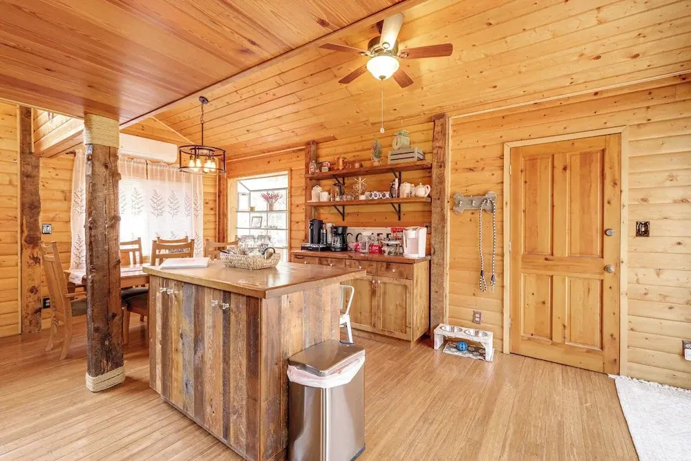 Private Hot Tub & Fire Pit: Pine Cabin Near Hiking