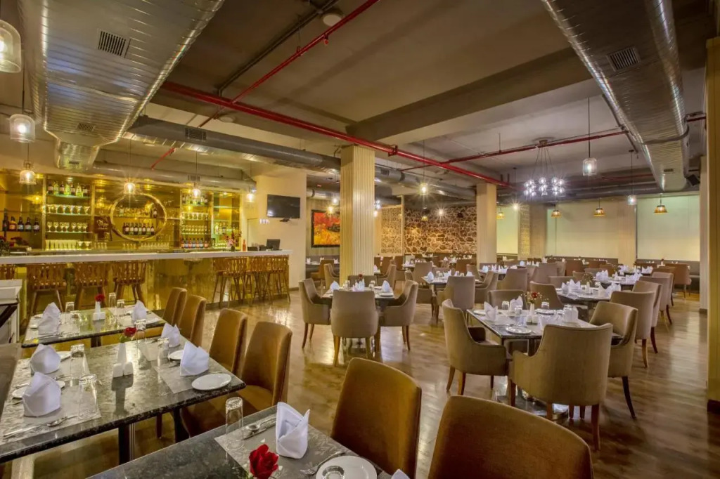 Hotel Luxe Opera NH8 - 7km from IGI Airport Delhi