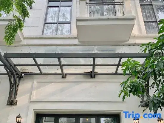Tphomes Lakeview