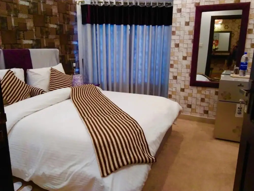 Safari Club 4