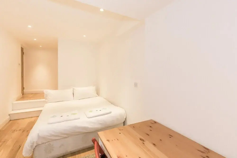 Eson 2 - The Westbourne Terrace Cocoon