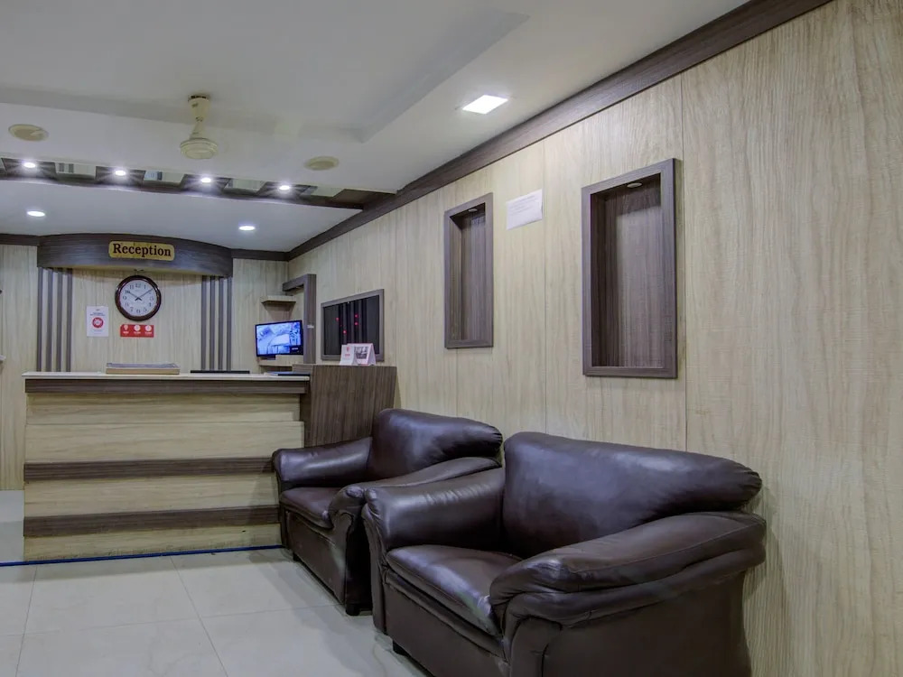 OYO Flagship 465 Vadapalani AVM Studio 2