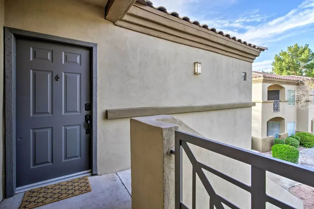 Condo w/ Pool Access, 5 Mi to Tempe Diablo Stadium