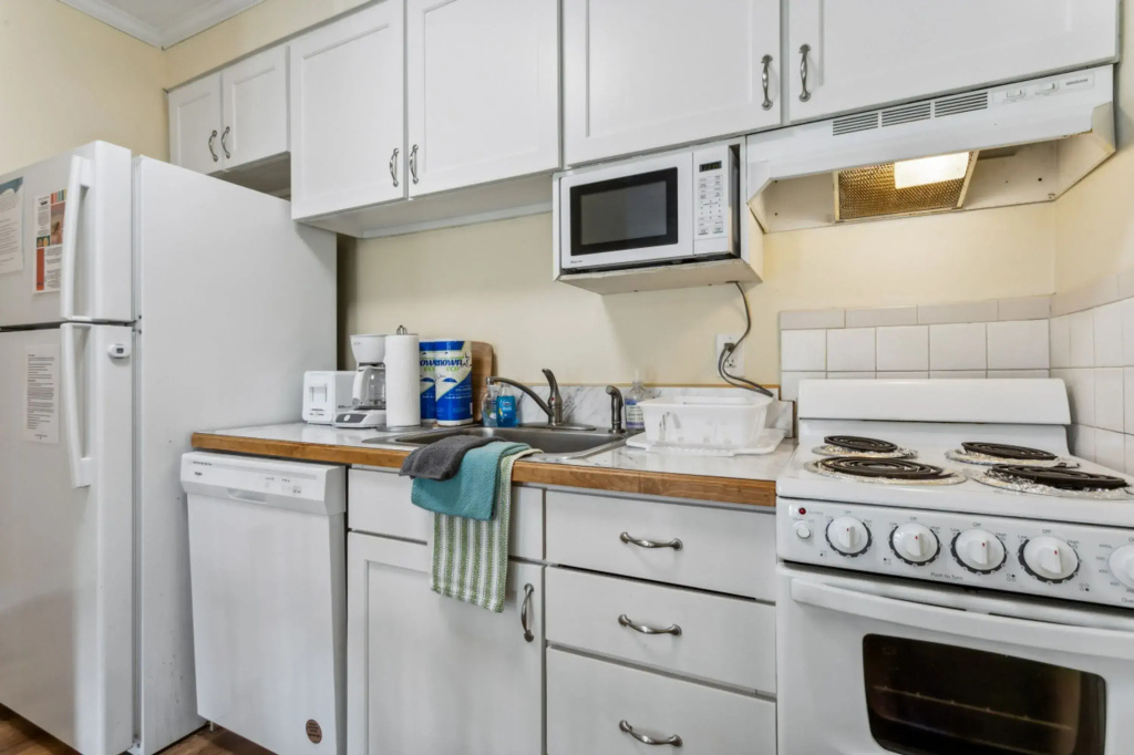 Beautiful Sea Gem - Condo 1 4 mi From Beach w Pool