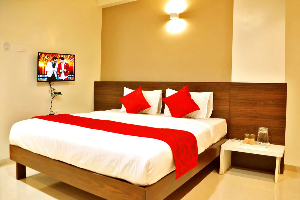 Hotel Sri Sai Suites